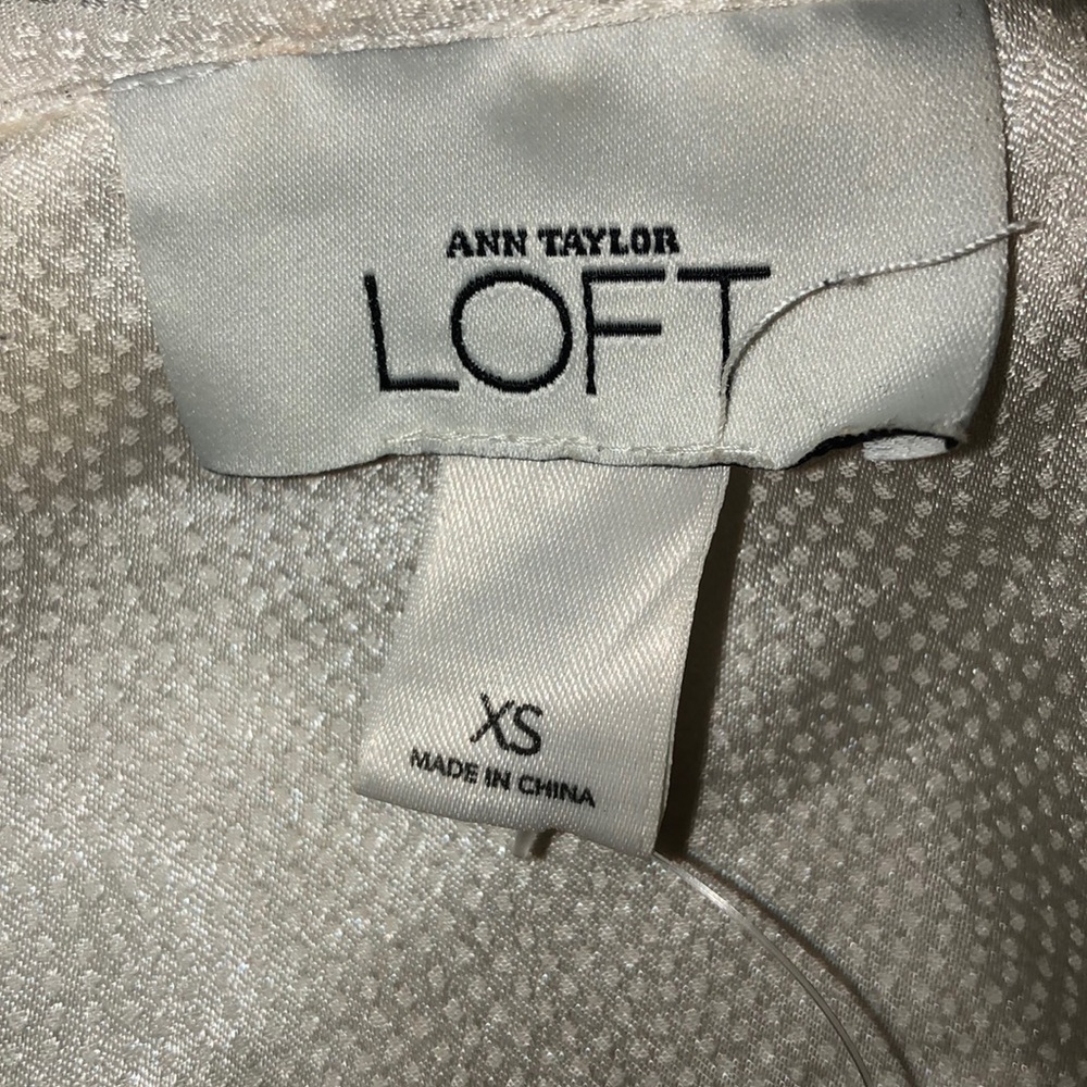 Ann Taylor LOFT Ivory Top XS - Picture 5 of 6